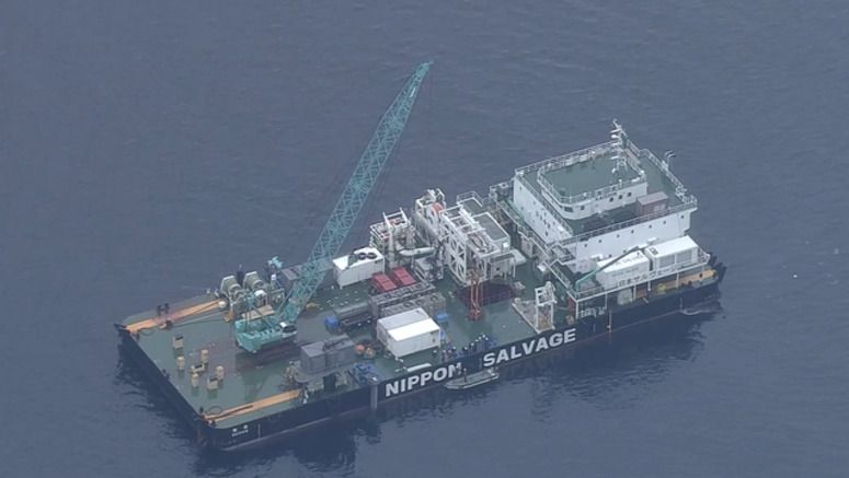 Work to salvage sunken boat resumes off Shiretoko
