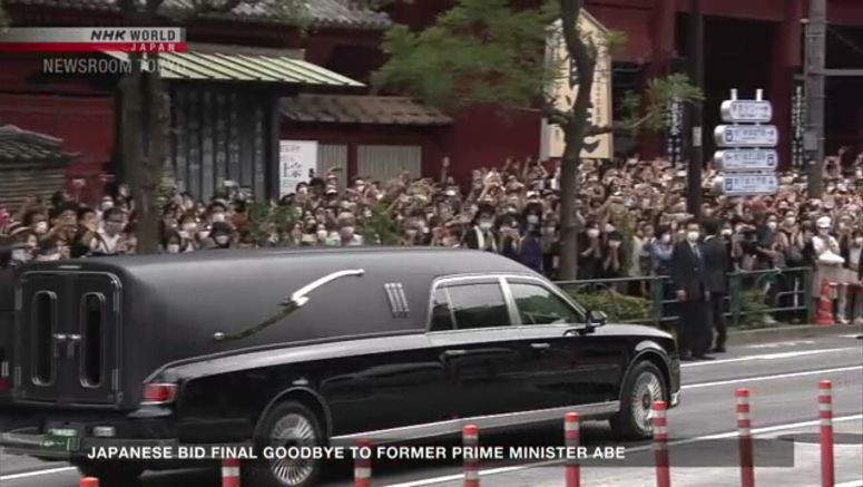 About 1,000 people pay respects at Abe's funeral