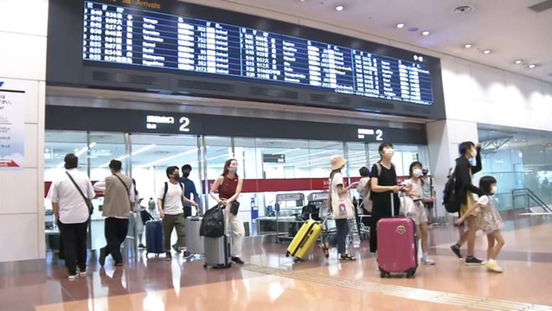 Airports in Japan crowded with people returning from holiday