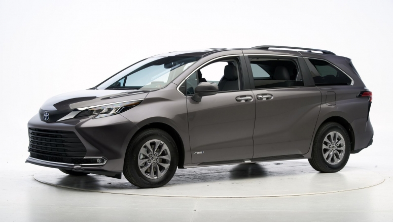 2021 Toyota Sienna minivan earns IIHS TSP+ award with big improvements