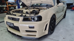 Tan-Colored Nissan Skyline R34 GT-R With 1,150 HP Would Look Right At Home In A Desert
