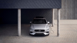 2023 Volvo S60 And V60 Facelift Quietly Unveiled With Subtle Changes And An Android-Based Infotainment