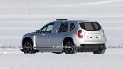 Alpine's 2025 Electric SUV Mule Spied With Dacia Duster Body, Megane RS Trophy Wheels