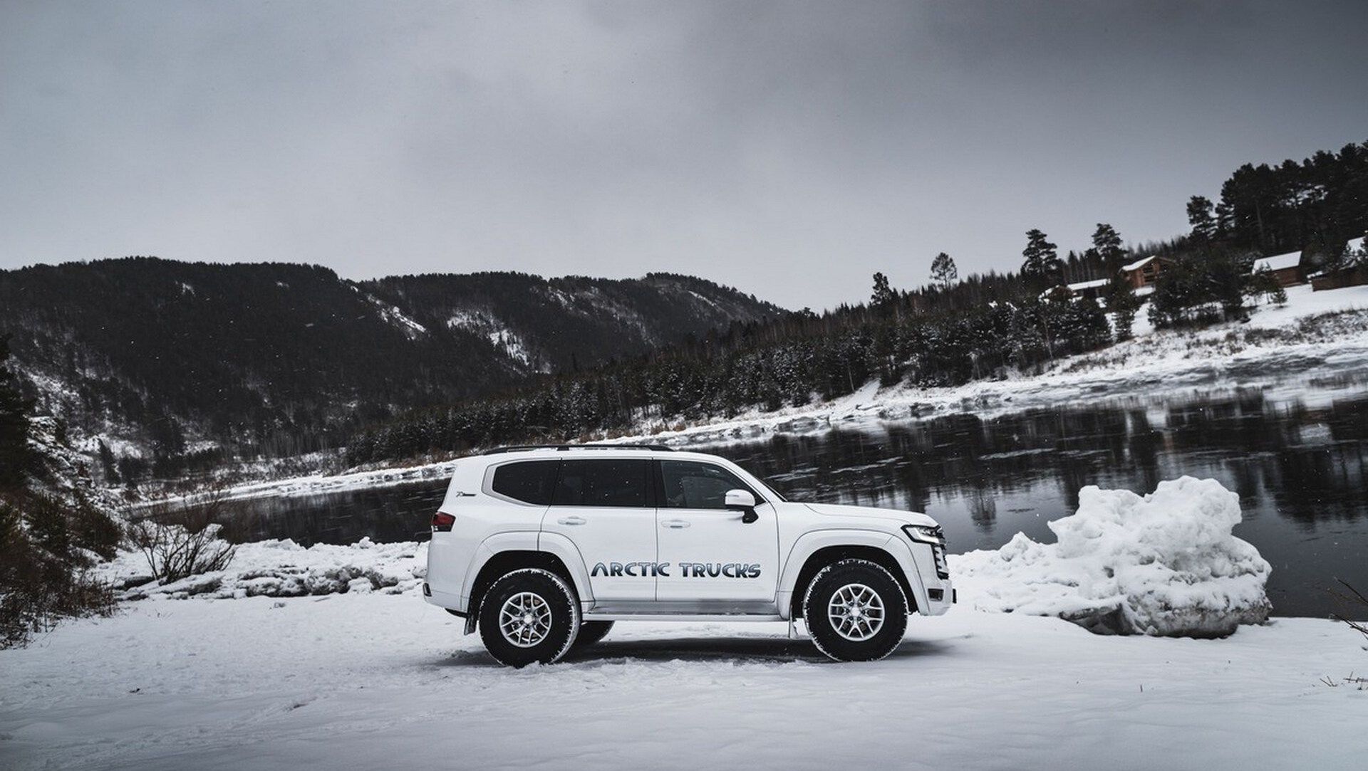 Toyota Land Cruiser 300 Arctic Trucks