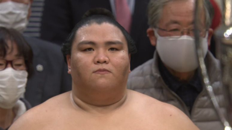 Mitakeumi wins New Year sumo tournament