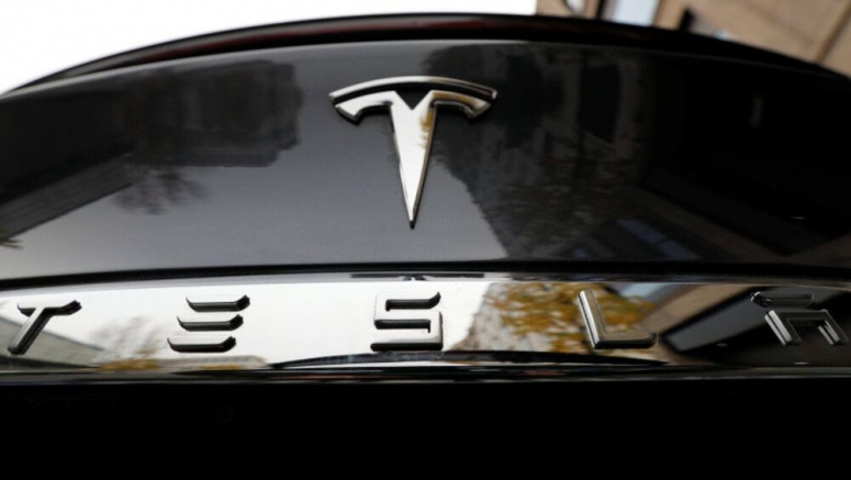 Tesla signs three-year deal with Panasonic on electric car batteries